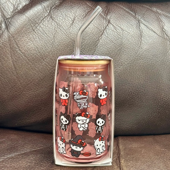 Hello Kitty Halloween Characters 16oz Pink Glass Tumbler with Bamboo Lid & Straw - Picture 4 of 11